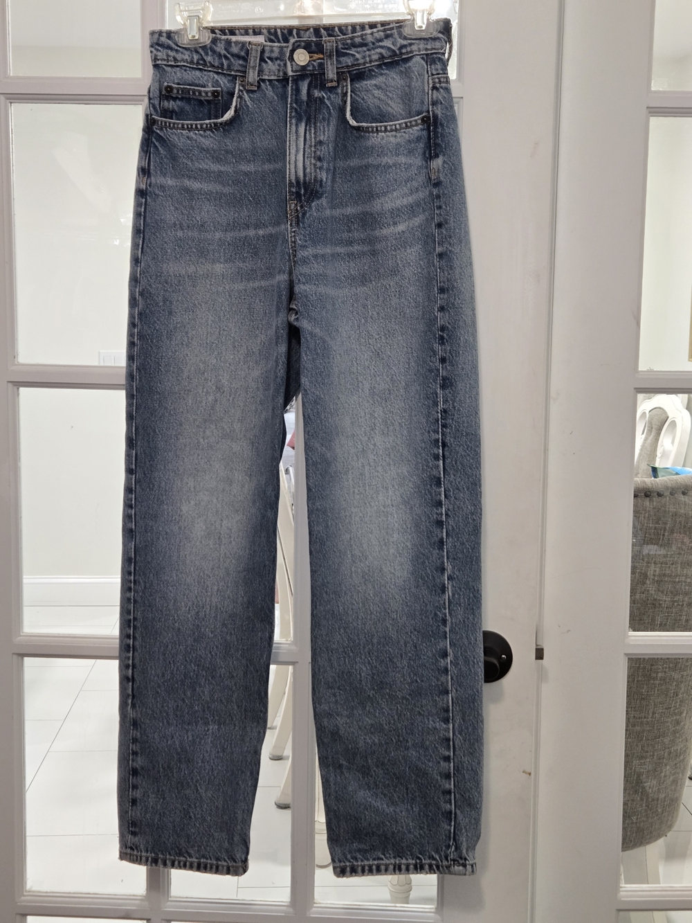 Zara Straight-Leg Women's Jeans in Medium Blue Wash